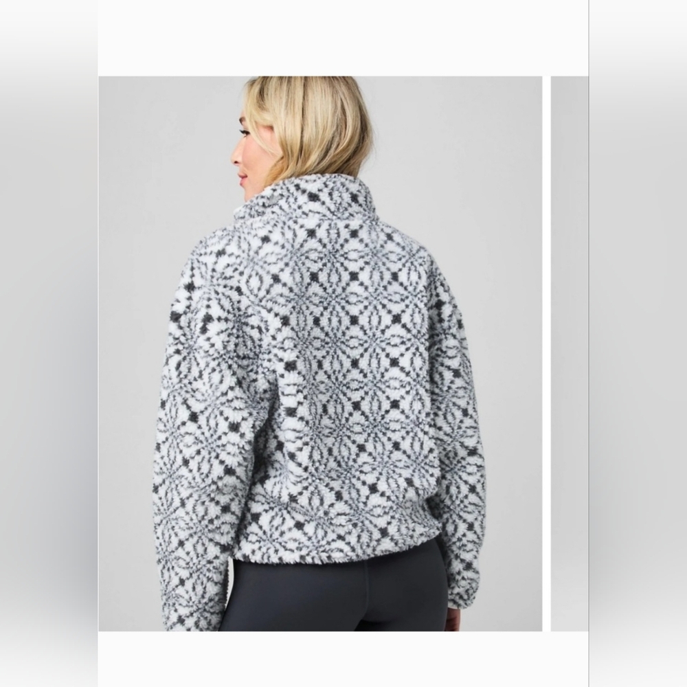 Fabletics tahoe teddy jacket white and gray (Authentic) - Picture 2 of 5